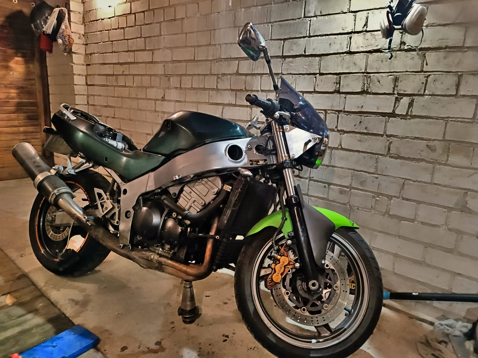 Kawasaki Ninja ZX6R restomod projektas dirbtuvėje
