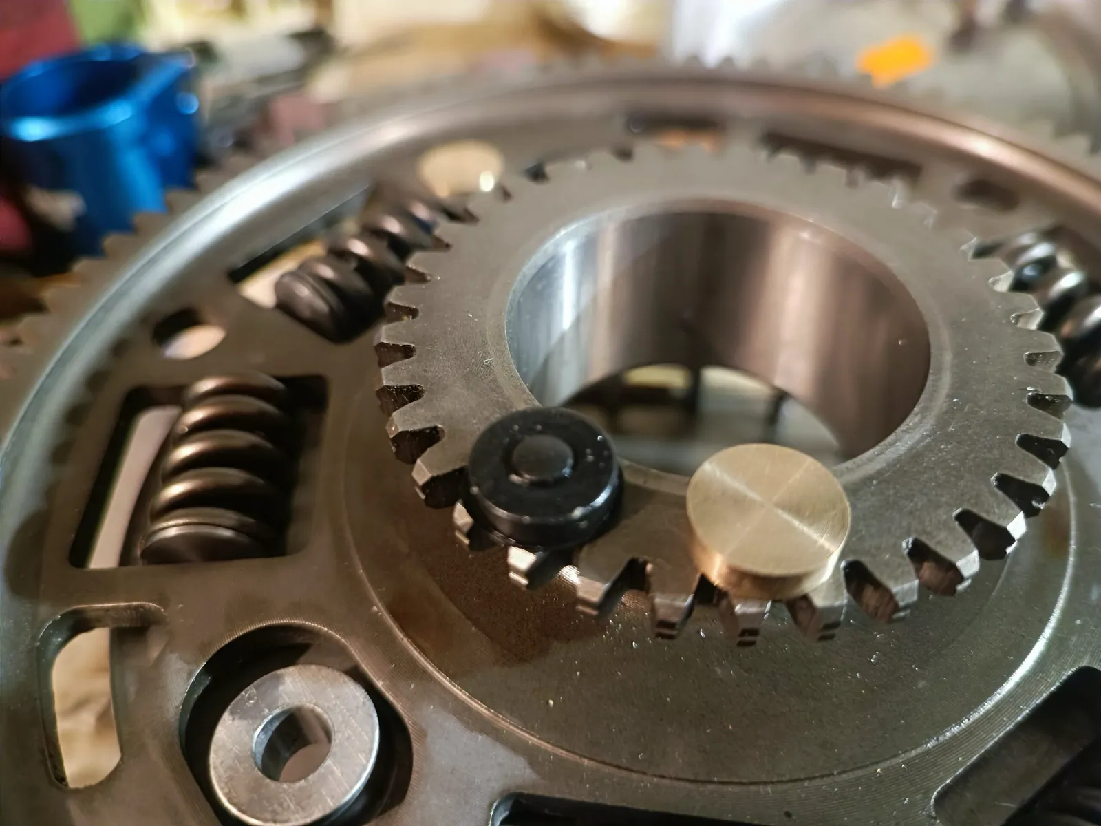 Smagratis ir sankabos mechanizmas dirbtuvėje
