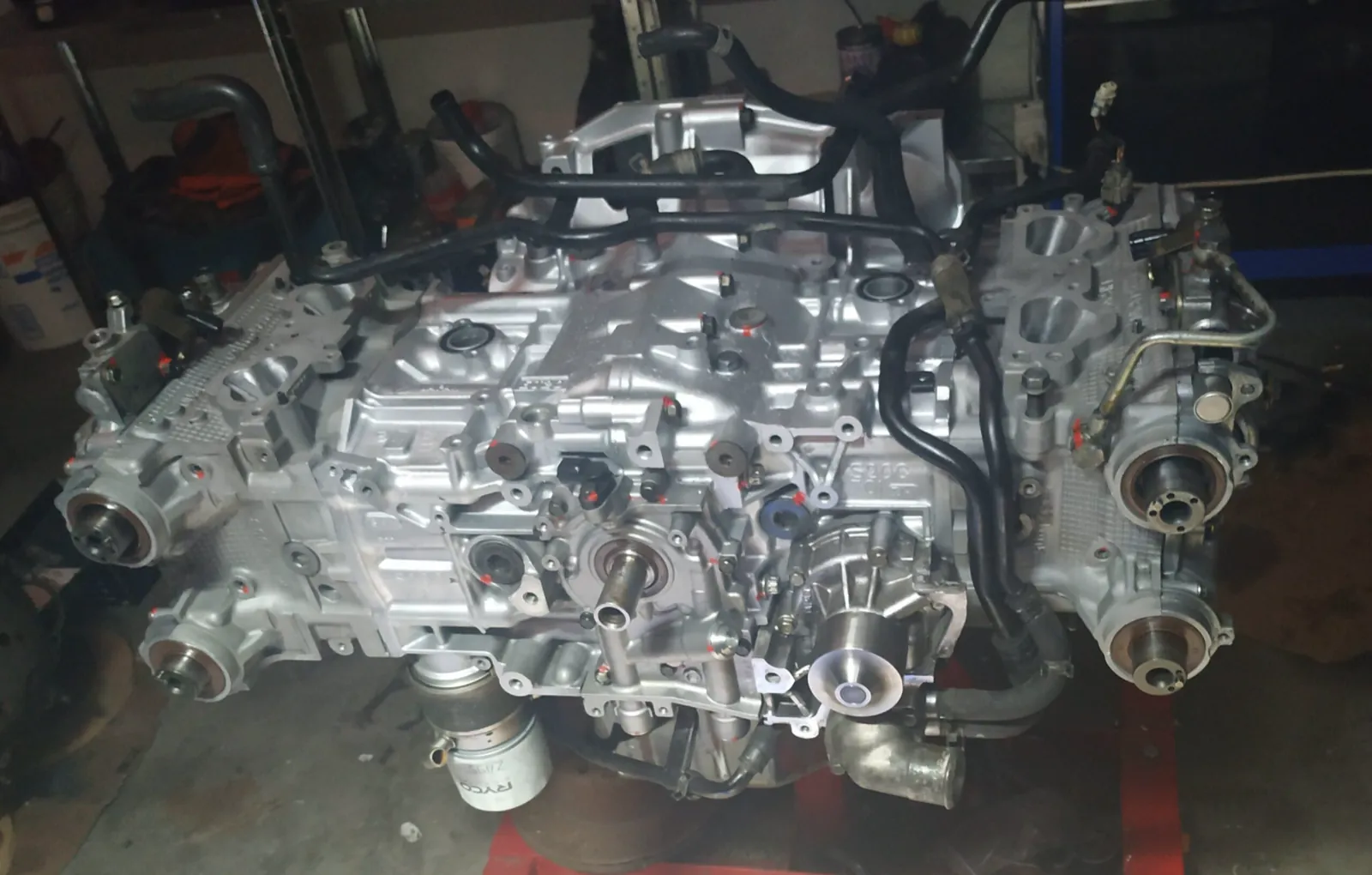 Subaru variklis ant galios matavimo stendo dyno sesijos metu
