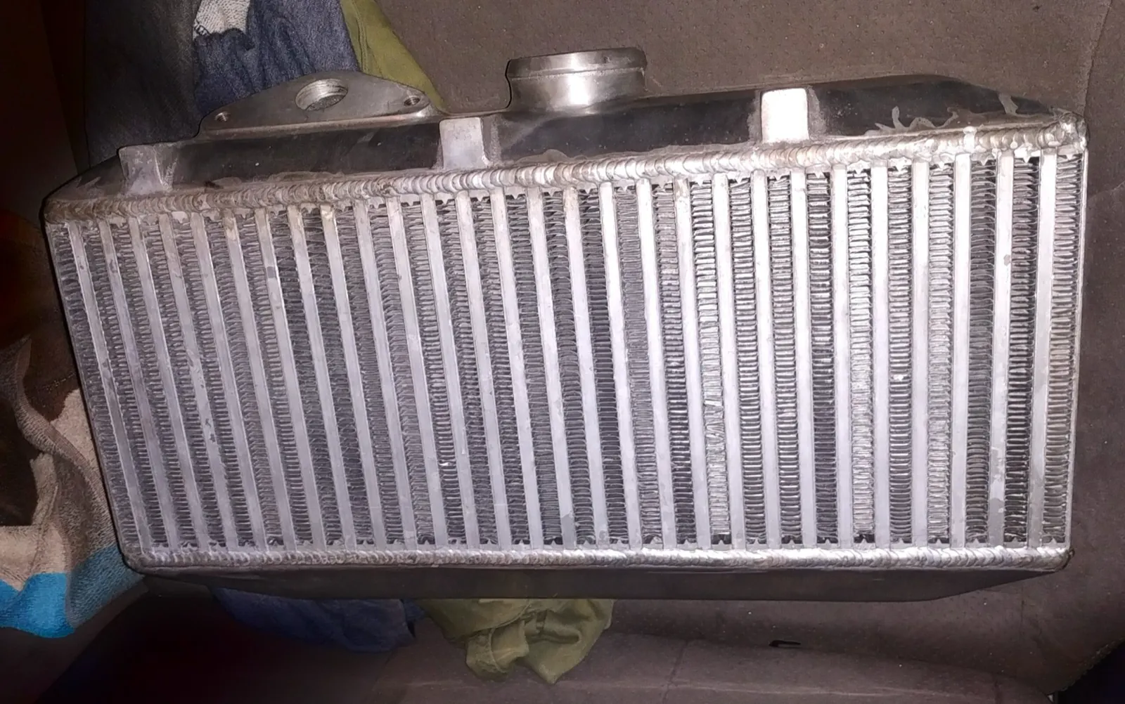 Didžiausias vietoje gamyklinio tilpęs intercooler'is