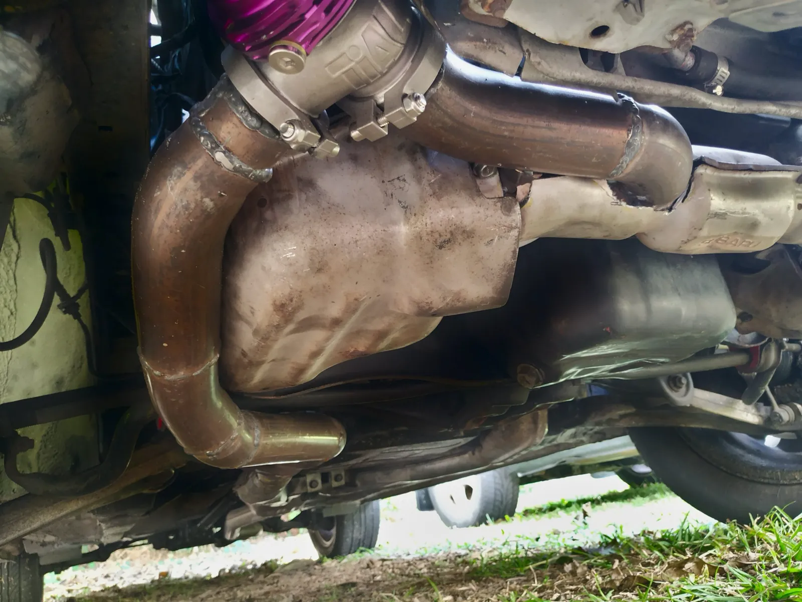 Išorinis „waste gate“ Subaru Outback išmetimo sistemoje